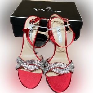 New in box women’s Nina size 9 1/2.